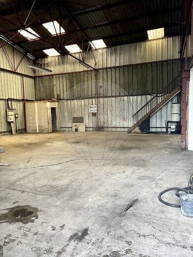 Local commercial à louer 1 500 € 262 m² de surface de vente Cadaujac 33140