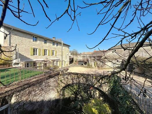 Maison à vendre 690 000 € 12 pièces 5 chambres 328 m² 3 700 m² de terrain Montbellet 71260