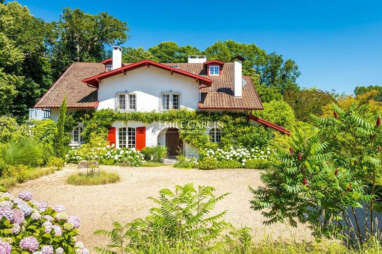 Maison à vendre 2 200 000 € 12 pièces 9 chambres 800 m² 30 500 m² de terrain Bayonne 64100