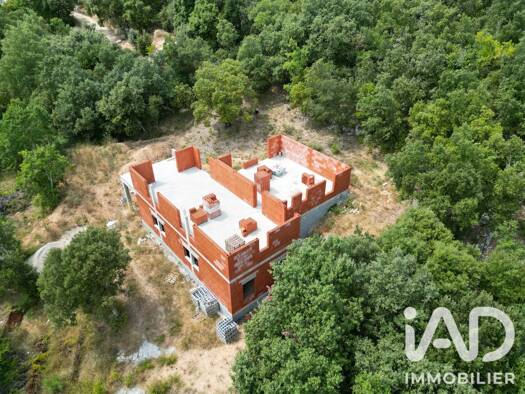 Maison à vendre 320 000 € 9 pièces 8 chambres 225 m² 3 000 m² de terrain Montclus 30630