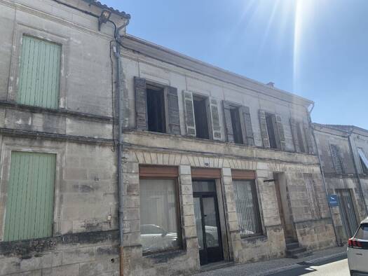 Immeuble à vendre 129 000 € 190 m² Montlieu-la-Garde 17210