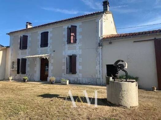 Maison à vendre 160 000 € 5 pièces 3 chambres 103,9 m² 988 m² de terrain Balzac 16430