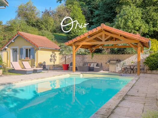 Maison à vendre 749 000 € 8 pièces 5 chambres 225 m² 4 849 m² de terrain Saint-Pierre-de-Chandieu 69780