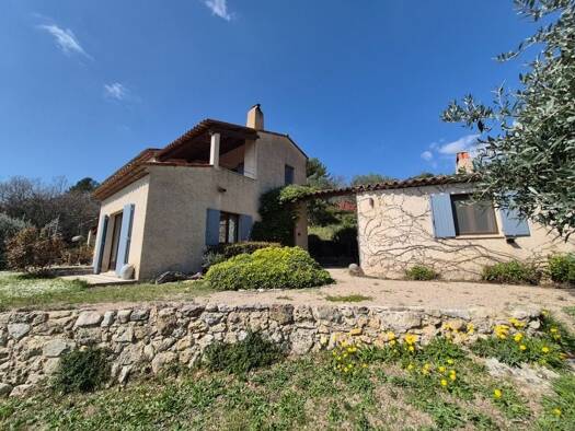 Maison à vendre 740 000 € 7 pièces 5 chambres 186 m² 6 476 m² de terrain Seillans 83440