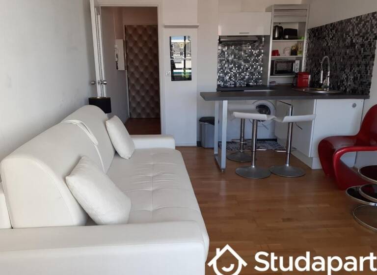 Appartement à louer 650 € 1 pièce 22 m²<br/>superficie 2ème<br/>étage 01/09/2025<br/>disponibilité Halles-Hurlague Biarritz 64200