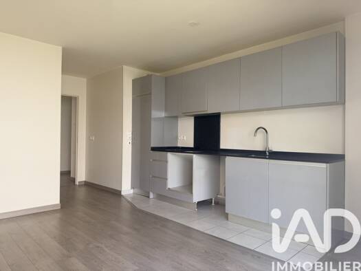 Appartement à vendre 307 000 € 3 pièces 2 chambres 57 m² RDC/3 Centre Neuilly-Plaisance 93360