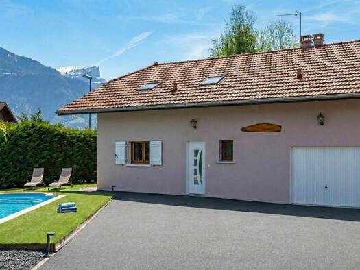 Maison à vendre 495 000 € 5 pièces 4 chambres 120 m² 866 m² de terrain Est Saint-Pierre-en-Faucigny 74800