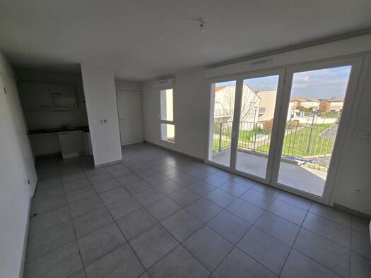 Appartement à louer 605 € 2 pièces 1 chambre 41,4 m² Étage 1/1 Centre Castelginest 31780