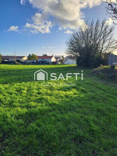Terrain constructible viabilisé à vendre 49 360 € 648 m² de terrain Grues 85580