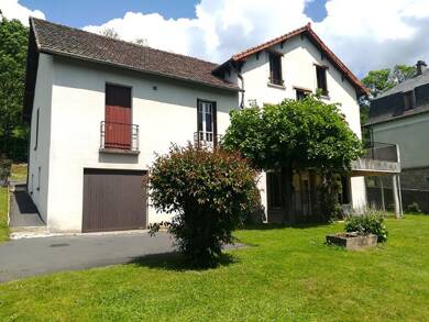 Villa à vendre 147 000 € 7 pièces 6 chambres 190 m² 750 m² de terrain Vic-sur-Cere 15800
