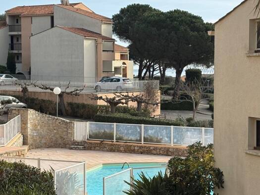 Appartement à louer 850 € 2 pièces 1 chambre 27,8 m² 1er étage Roquebrune-sur-Argens 83380