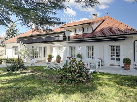 Maison à vendre, 320m², SAINT PIERRE DE CHANDIEU