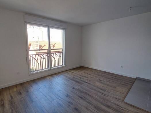 Studio à louer 592 € 1 pièce 26 m² 3ème étage dès le 15/04/2026 Plant Champigny-sur-Marne 94500