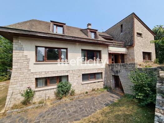 Maison à vendre 315 000 € 11 pièces 7 chambres 272 m² 2 880 m² de terrain Le Malzieu-Ville 48140
