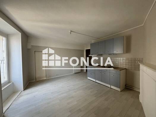 Appartement à louer 400 € 3 pièces 2 chambres 48 m² RDC Château-Renault 37110