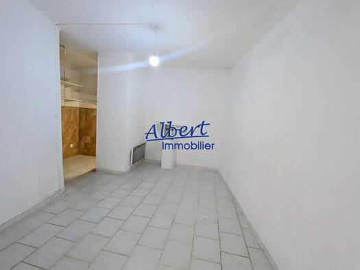 Appartement à louer 430 € 1 pièce 21 m² Étage 1/3 La Ville Ollioules 83190