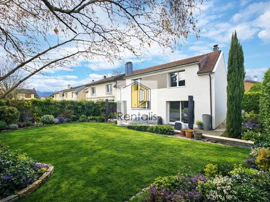 Villa à louer 2 690 € 6 pièces 4 chambres 112,2 m² 300 m² de terrain Versonnex 01210
