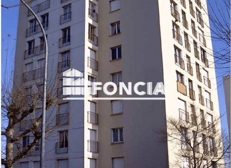Appartement à louer 548 € 2 pièces 1<br/>chambre 52,3 m²<br/>superficie 3/10<br/>étage Centre Ancien Lucé 28110