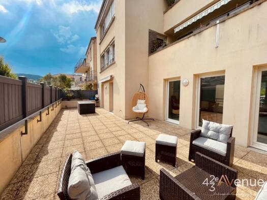 Appartement à vendre 238 000 € 3 pièces 2 chambres 96 m² RDC Aurec-sur-Loire 43110