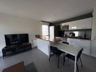 Appartement à louer 1 270 € 3 pièces 2 chambres 60,1 m² Étage 1/1 Centre Meyzieu 69330