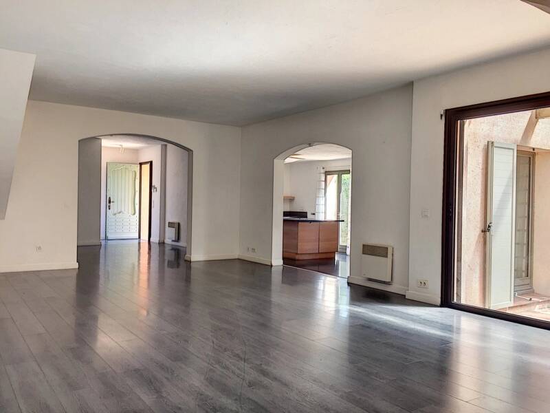 Maison à louer, 209m², MOUGINS