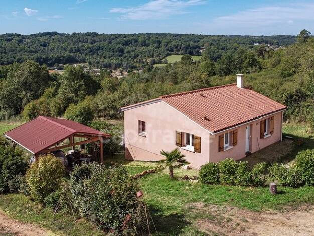 Maison de plain-pied à vendre 169 500 € 3 pièces 2 chambres 71 m² 2 300 m² de terrain Sanilhac 24660
