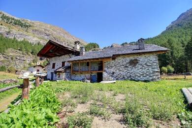 Chalet à vendre 270 000 € 2 pièces 65 m² 156 m² de terrain Sainte-Foy-Tarentaise 73640