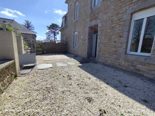 Appartement à louer 620 € 3 pièces 2 chambres 74,1 m² RDC Plounéventer 29400