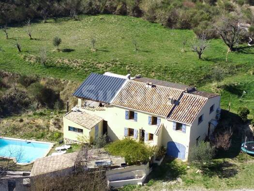 Maison à vendre 460 000 € 6 pièces 3 chambres 145 m² 4 330 m² de terrain Visan 84820