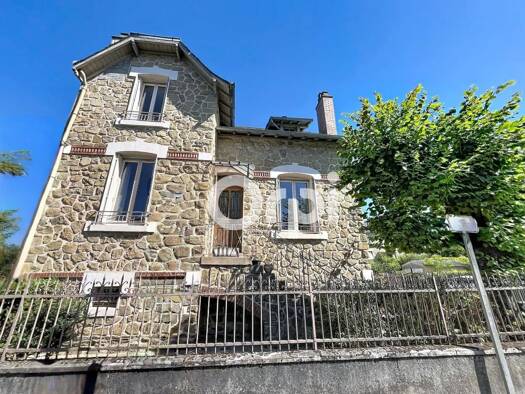 Maison à vendre 189 900 € 7 pièces 4 chambres 96 m² 290 m² de terrain Caserne Brive-la-Gaillarde 19100