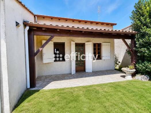 Maison de plain-pied à vendre 245 000 € 3 pièces 2 chambres 50 m² 492 m² de terrain Meschers-sur-Gironde 17132