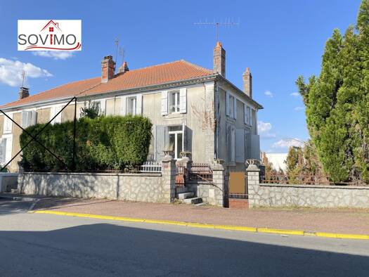Maison à vendre 98 560 € 6 pièces 4 chambres 144,5 m² 538 m² de terrain Terres-de-Haute-Charente 16270