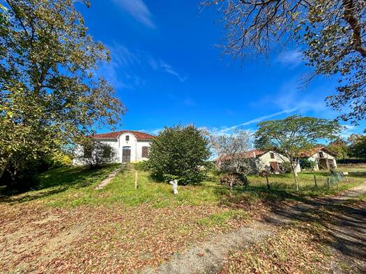 Maison à vendre 159 000 € 8 pièces 6 chambres 190 m² 10 000 m² de terrain Grenade-sur-l'Adour 40270