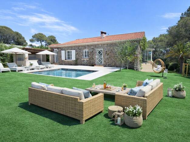 Maison de plain-pied à vendre 990 000 € 9 pièces 6 chambres 240 m² 1 031 m² de terrain Boulouris Saint-Raphaël 83700