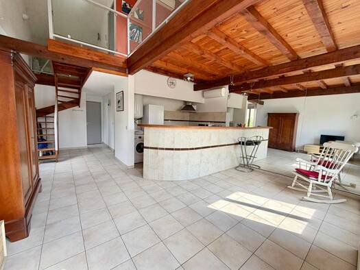 Duplex à vendre 129 200 € 3 pièces 2 chambres 72 m² 1er étage Jardins de la Fontaine Nîmes 30000