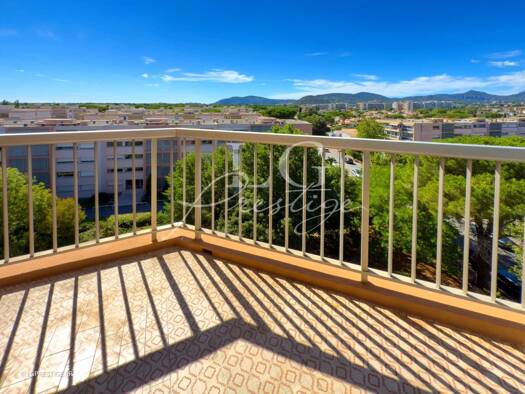 Appartement à vendre 175 000 € 1 pièce 30,9 m² Étage 6/9 Le Cottage Mandelieu-la-Napoule 06210