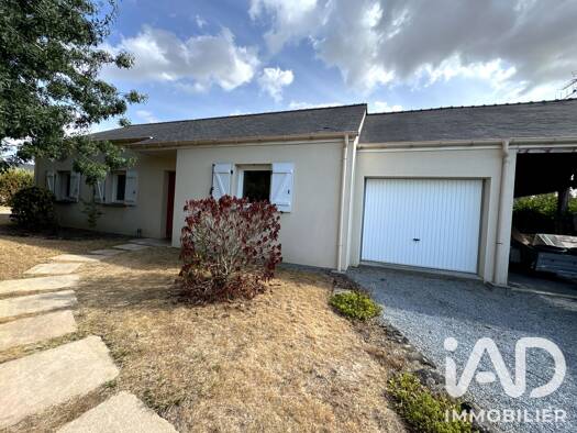 Maison de plain-pied à vendre 282 000 € 5 pièces 3 chambres 102 m² 921 m² de terrain Ligné 44850