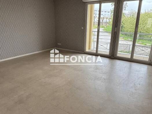 Appartement à vendre 205 000 € 3 pièces 2 chambres 70,63 m² Étage 1/3 Laval 53000