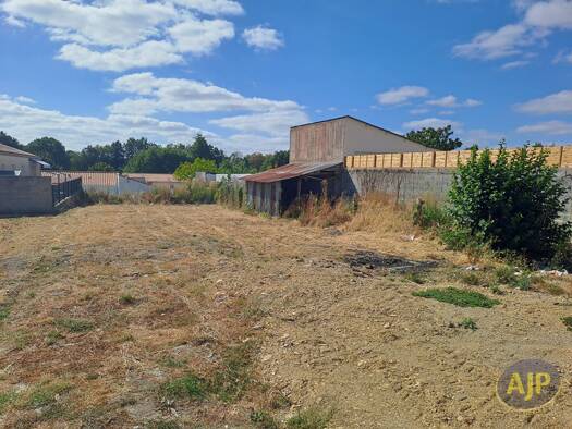 Terrain à vendre 55 000 € 655 m² de terrain Froidfond 85300