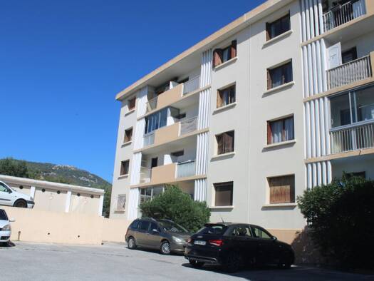 Appartement à louer 883 € 3 pièces 2 chambres 55 m² Étage 2/4 Toulon 83000