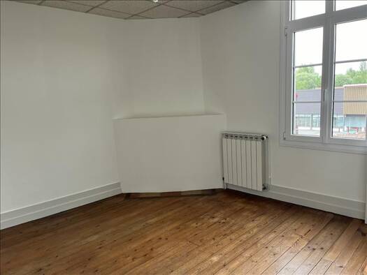 Appartement à louer 565 € 3 pièces 2 chambres 73,88 m² Étage 1/2 Chalais 16210