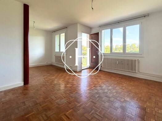 Appartement à vendre 129 000 € 4 pièces 2 chambres 72 m² Étage 1/3 Bourg-en-Bresse 01000