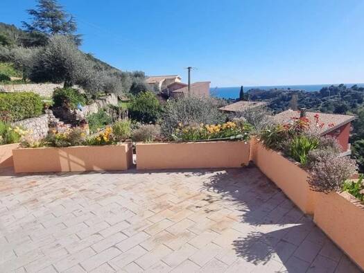 Villa à vendre 1 272 000 € 6 pièces 3 chambres 188 m² 3 063 m² de terrain Castellar 06500