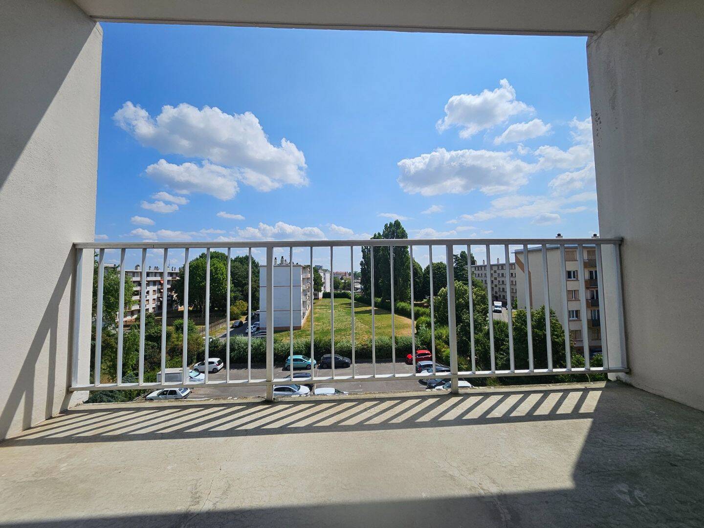 IDEAL COLOCATION A 2 (ou famille): VILLEURBANNE metro Flachet — 3
