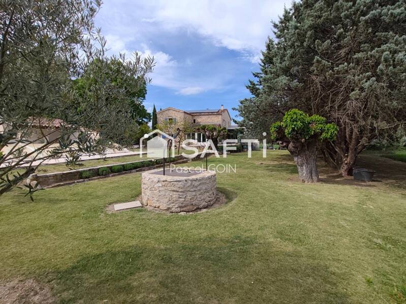 Maison à vendre, 217m², SAINT JEAN DE MARUEJOLS ET AVEJAN
