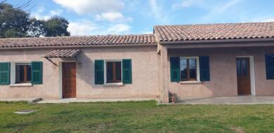 Villa à louer 870 € 4 pièces 2 chambres 75 m² 700 m² de terrain Prunelli-Di-Fiumorbo 20243