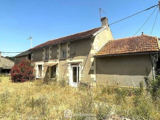 Maison de plain-pied à vendre 99 400 € 3 pièces 2 chambres 90 m² 6 482 m² de terrain Nueil-sous-Faye 86200