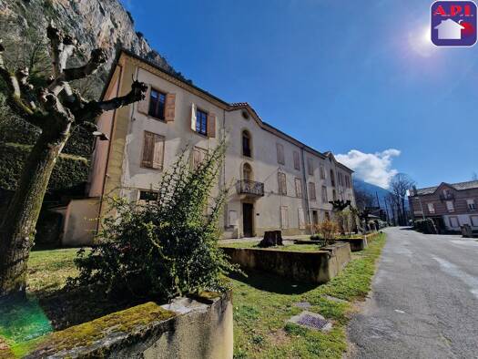 Appartement à vendre 88 000 € 5 pièces 3 chambres 112 m² Étage 1/1 Tarascon sur Ariege 09400