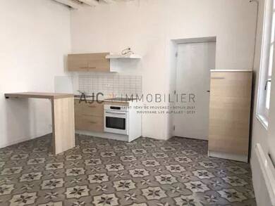Appartement à louer 520 € 2 pièces 1 chambre 41 m² RDC Vallabrègues 30300