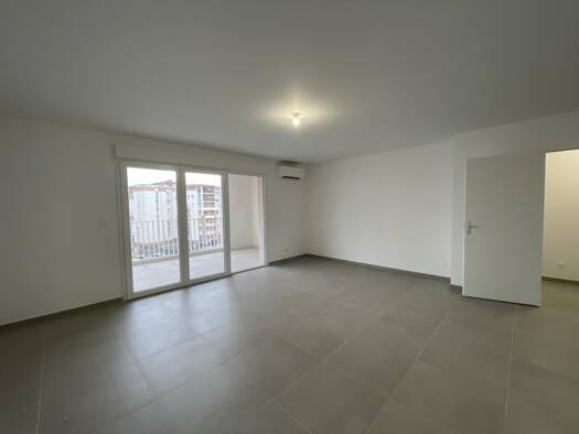 Appartement à louer 1 207 € 4 pièces 3 chambres 92 m² 2ème étage Alzo Di Leva Ajaccio 20090